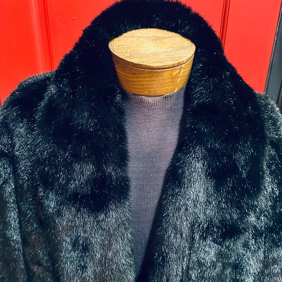 Dennis Basso Elegant Full Length Black Faux Fur Coat w/Leopard Print Lining - Picture 5 of 7